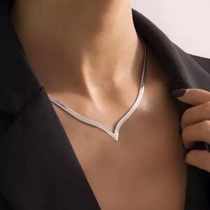 “Weekender" Minimalist Choker Business Casual-Weekend Silver Necklace